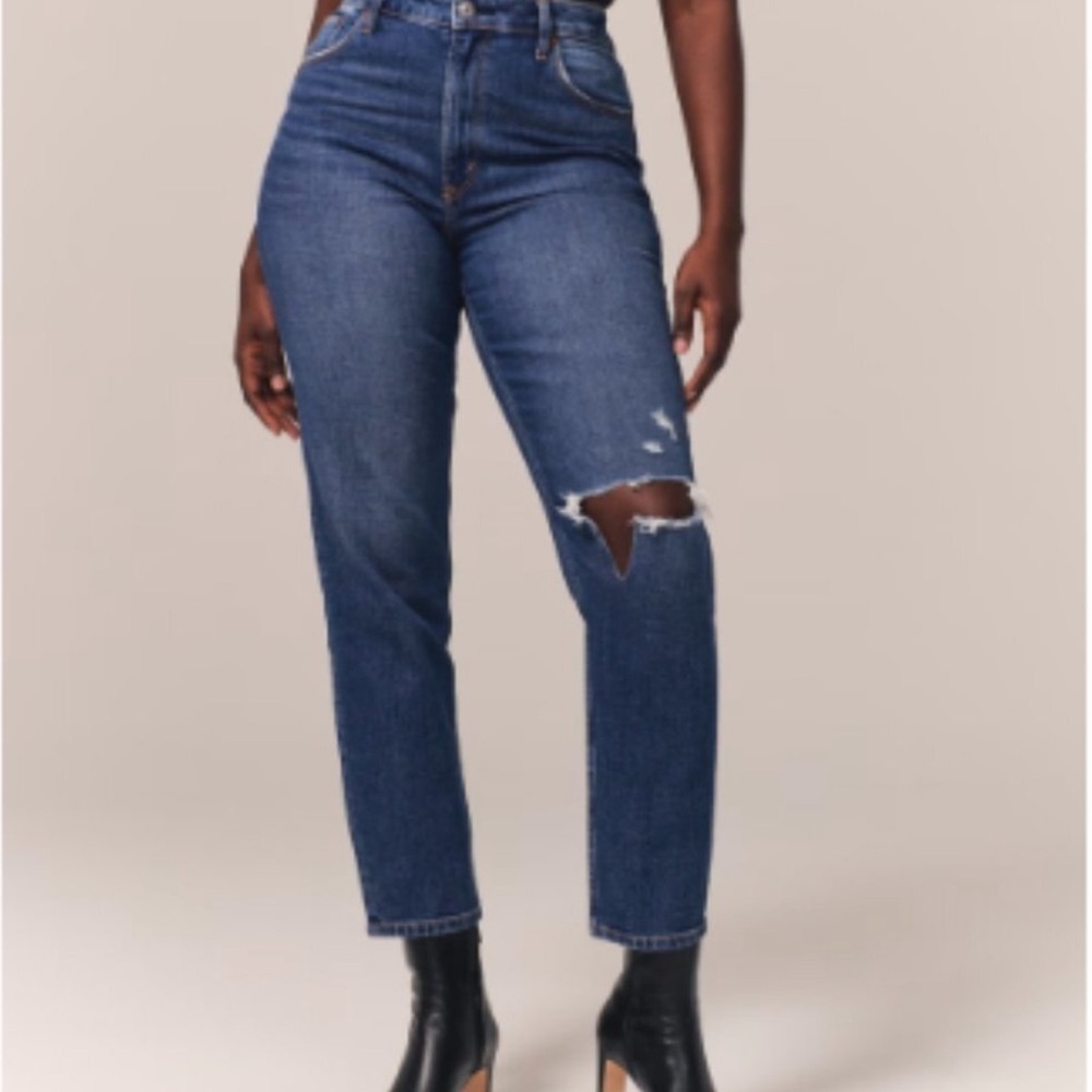 ABERCROMBIE + FITCH Curve Love The Mom High Rise Distressed Straight Leg Jeans